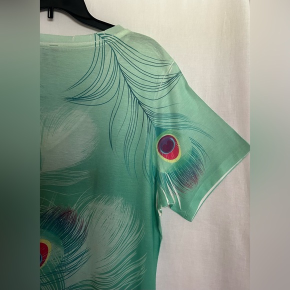 Kiara - Peacock Feather Print V-Neck Top - Picture 14 of 15